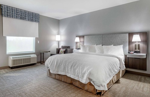 Camden Hotel | Hampton Inn Camden