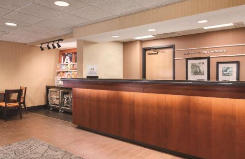 Greater South Side Hotel | Hampton Inn Des Moines-Airport