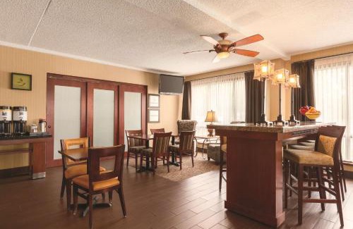 Greater South Side Hotel | Hampton Inn Des Moines-Airport