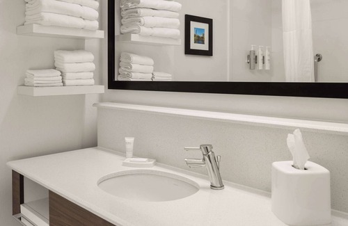 Maple Grove Hotel | Hampton Inn Minneapolis NW Maple Grove