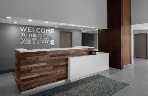 Camelback East Hotel | Hampton Inn Phoenix - Biltmore