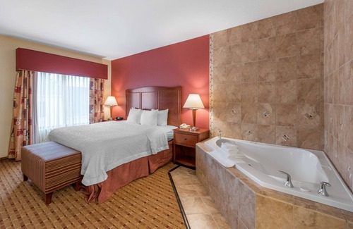 Pacific Hotel | Hampton Inn & Suites Arcata