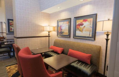 Bismarck Hotel | Hampton Inn & Suites Bismarck Northwest