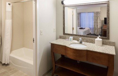 Quad Cities Hotel | Hampton Inn & Suites Davenport