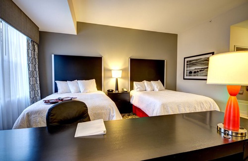 Dupont Hotel | Hampton Inn & Suites DuPont