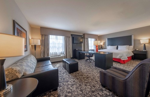 Dupont Hotel | Hampton Inn & Suites DuPont
