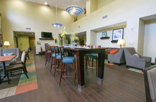Flowery Branch Hotel | Hampton Inn & Suites Flowery Branch