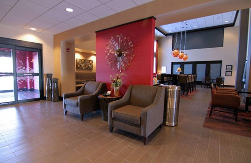 Grand Forks Hotel | Hampton Inn & Suites Grand Forks