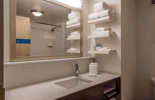 Jackson Hotel | Hampton Inn & Suites Jackson-Coliseum