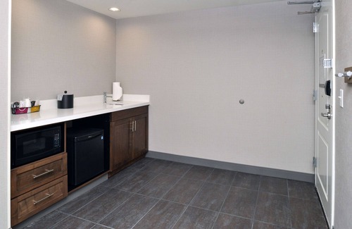 Paradise Hotel | Hampton Inn & Suites Las Vegas Airport