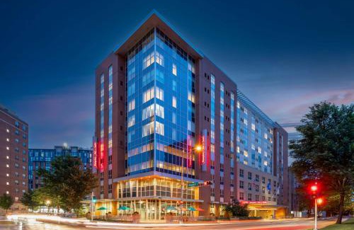 Madison Hotel | Hampton Inn & Suites Madison Downtown