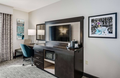 Central Business District Hotel | Hampton Inn & Suites Mobile- Downtown Historic District