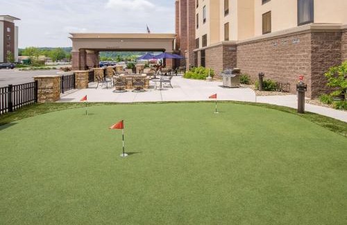 Bairdford Hotel | Hampton Inn & Suites - Pittsburgh/Harmarville, PA