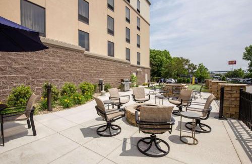 Bairdford Hotel | Hampton Inn & Suites - Pittsburgh/Harmarville, PA