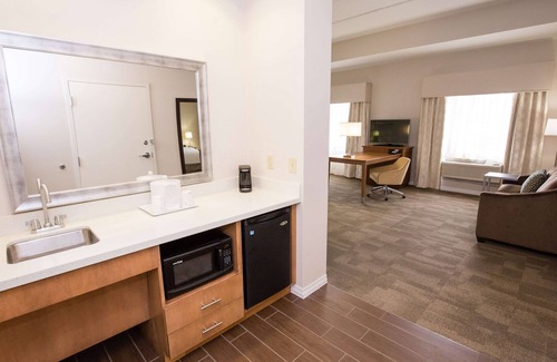 Bairdford Hotel | Hampton Inn & Suites Pittsburgh/Harmarville