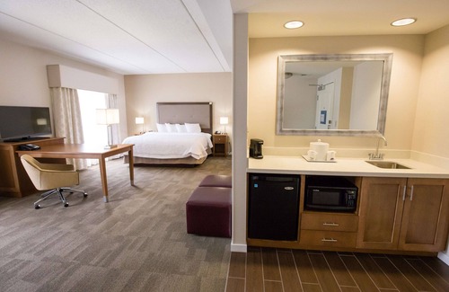 Bairdford Hotel | Hampton Inn & Suites Pittsburgh/Harmarville