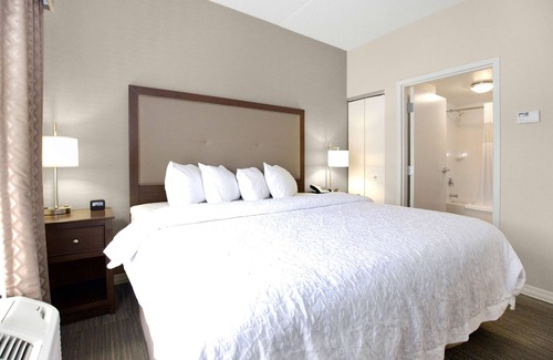 Bairdford Hotel | Hampton Inn & Suites Pittsburgh/Harmarville