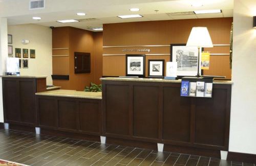 Redding Hotel | Hampton Inn & Suites Redding