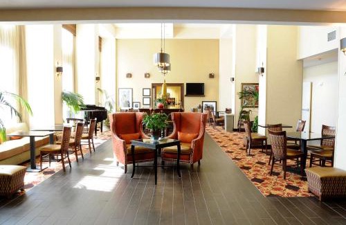 Redding Hotel | Hampton Inn & Suites Redding