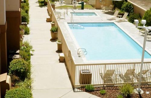 Redding Hotel | Hampton Inn & Suites Redding