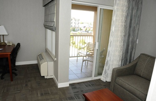 Redding Hotel | Hampton Inn & Suites Redding