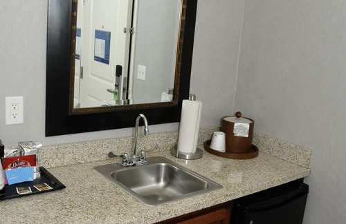 Redding Hotel | Hampton Inn & Suites Redding