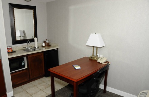 Redding Hotel | Hampton Inn & Suites Redding