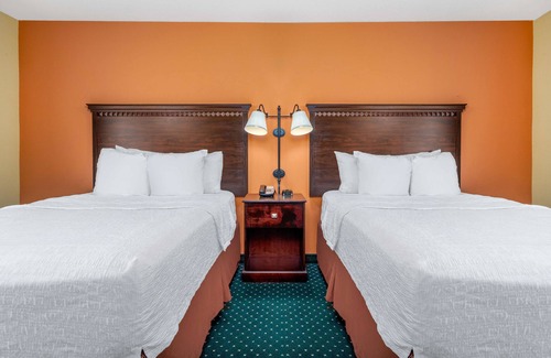 Laguna West-Lakeside Hotel | Hampton Inn & Suites Sacramento-Elk Grove Laguna I-5