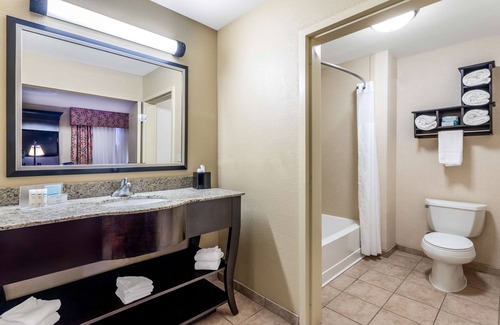 Laguna West-Lakeside Hotel | Hampton Inn & Suites Sacramento-Elk Grove Laguna I-5