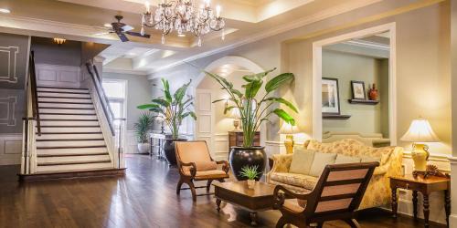 Yamacraw Village Hotel | Hampton Inn & Suites Savannah Historic District