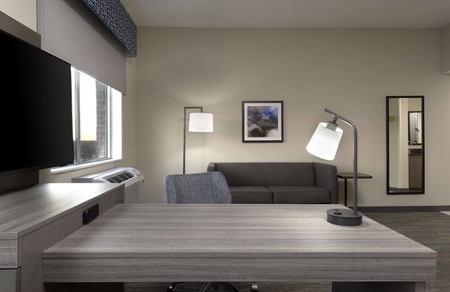 St. Charles Hotel | Hampton Inn & Suites St. Charles Old Town Area