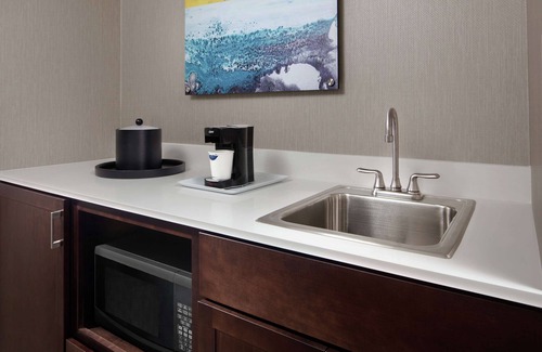 Teaneck Hotel | Hampton Inn & Suites Teaneck Glenpointe