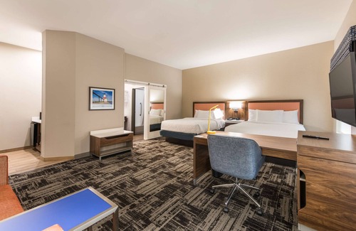 Benton Harbor Hotel | Hampton Inn & Suites Benton Harbor