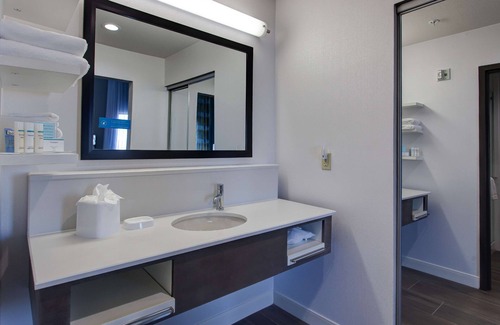 Wichita Hotel | Hampton Inn & Suites Wichita/Airport
