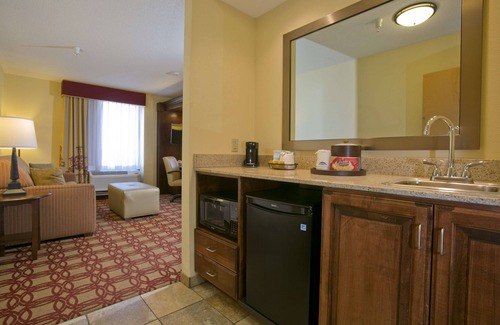 Wiggins Hotel | Hampton Inn & Suites Wiggins