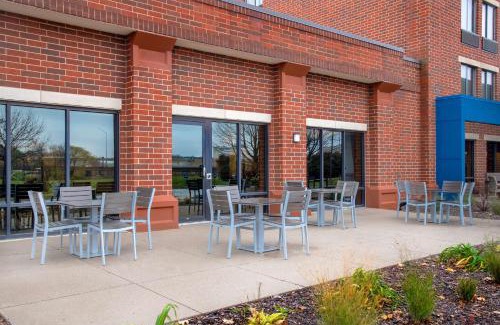 West Des Moines Hotel | Hampton Inn West Des Moines Lake Drive