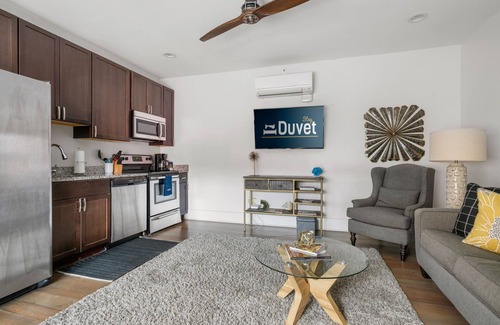 Downtown Charleston Apartment | Hampton Suite | In the Heart of King Street!