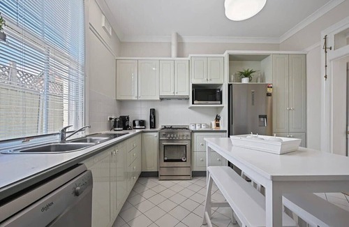 Bathurst House | Hamptons House | Scandi Heritage Charm