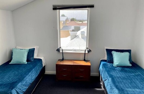 Middleton Beach Apartment | Hamptons style two-story 3 bed, 2 bath apartment located at the heart of Binalup