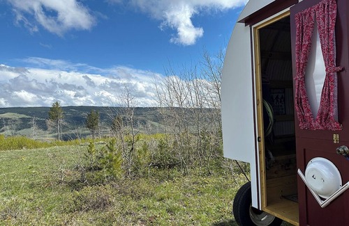 Casper House | Hand-Crafted Sheep Wagon ~ Luxuriously Rustic ~ Private Meadow Site