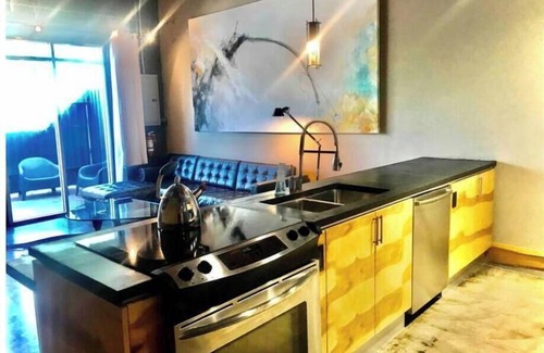 Rosewood Apartment | Hangar Lofts +003 ~ Couples Getaway!