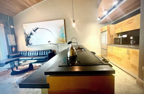 Rosewood Apartment | Hangar Lofts +003 ~ Couples Getaway!