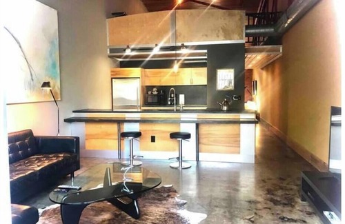 Rosewood Apartment | Hangar Lofts +003 ~ Couples Getaway!