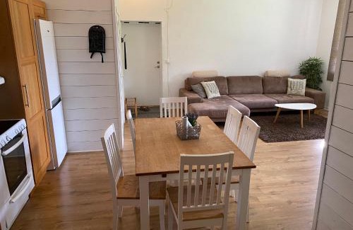 Larbro Apartment | Hangvar Skola Musiksalen