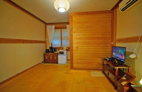 Jeonju House | Hanok goeul