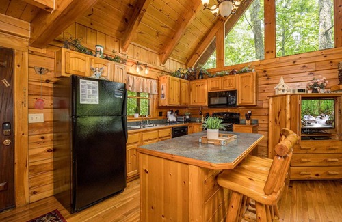 Gatlinburg - Pigeon Forge Cabin | Happily Ever After