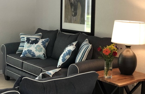 Fellowship House | Happy Days Cottage 5.6 miles to WEC