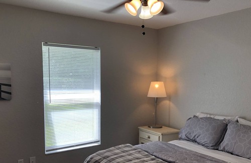 Fellowship House | Happy Days Cottage 5.6 miles to WEC