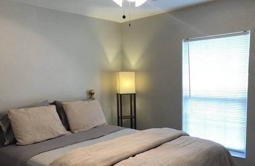 Fellowship House | Happy Days Cottage 5.6 miles to WEC