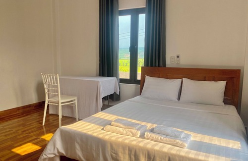 Son Trach Hotel | Happy field homesaty